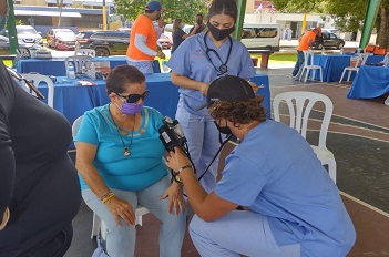 Foto Entidad Internacional de Doctores Ofrece Asistencia Médica a Residentes de Vivienda Pública</a></h2>