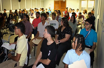 Foto En Departamento de la Vivienda Inician Labores Jóvenes de Empleo de Verano</a></h2>